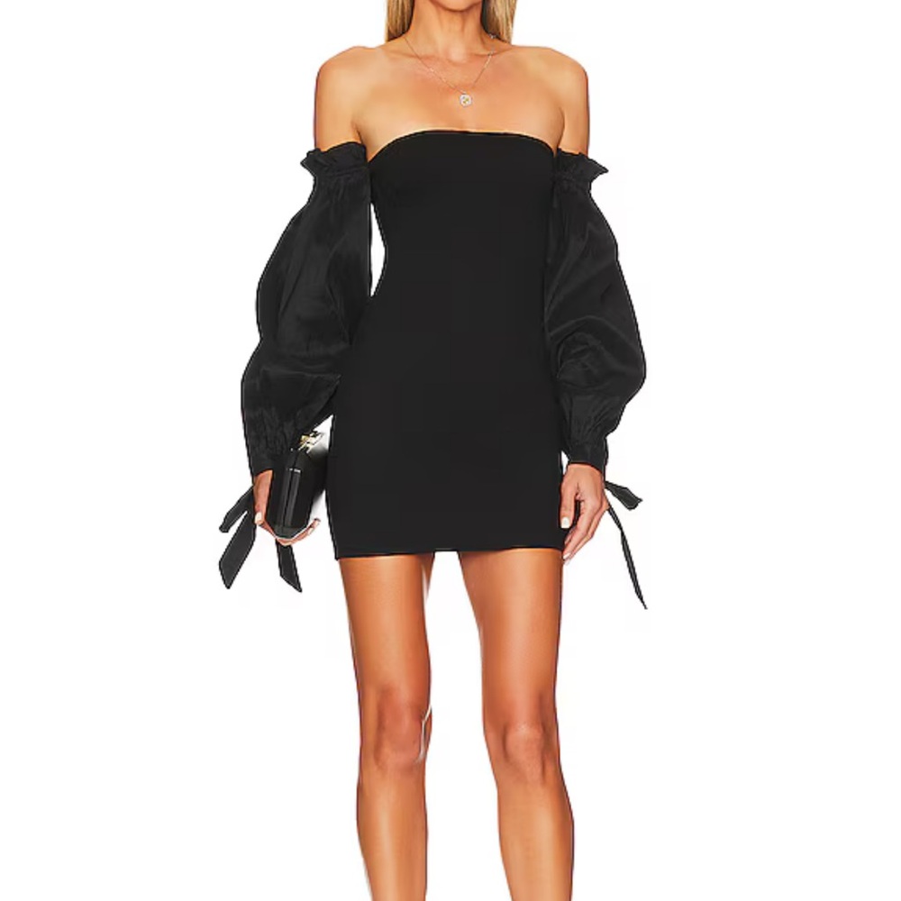 Sky Dress in Black
MAJORELLE